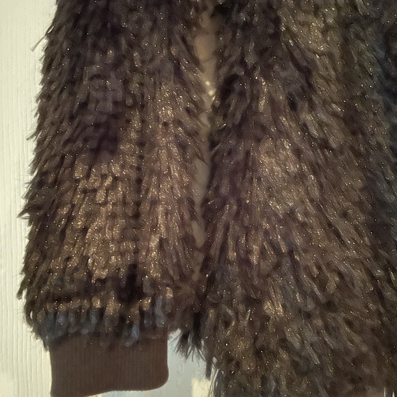 Girls open front faux fur sweater size 7/8 NWT - Picture 3 of 4